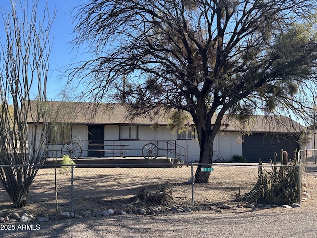 view of front facade featuring a garage