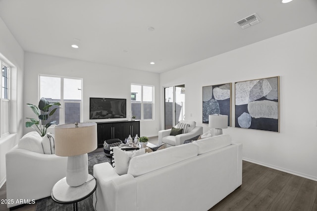 living room with recessed lighting, dark wood-style floors, visible vents, and baseboards