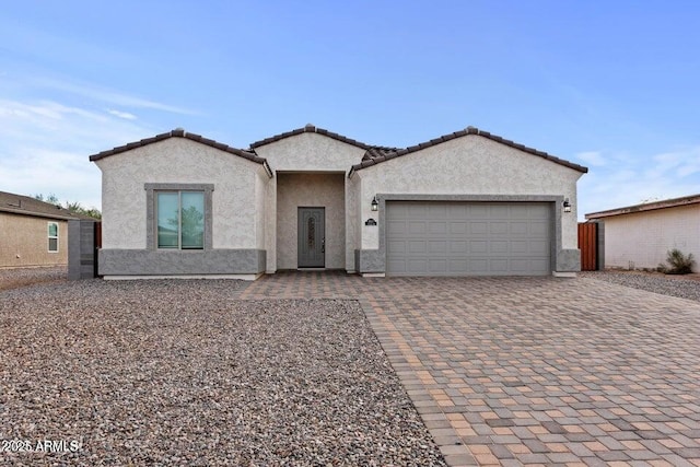 view of front facade with a garage