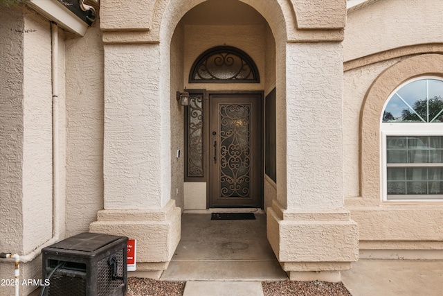 662 S Saddle St, Gilbert, AZ 85233 - entrance to property featuring stucco siding