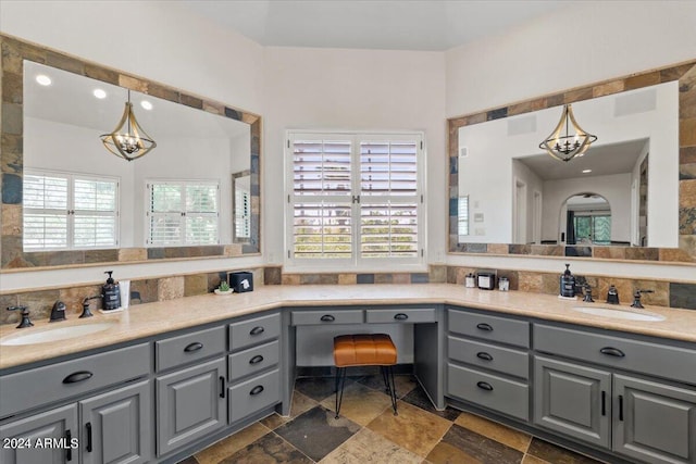 bathroom featuring a notable chandelier and vanity