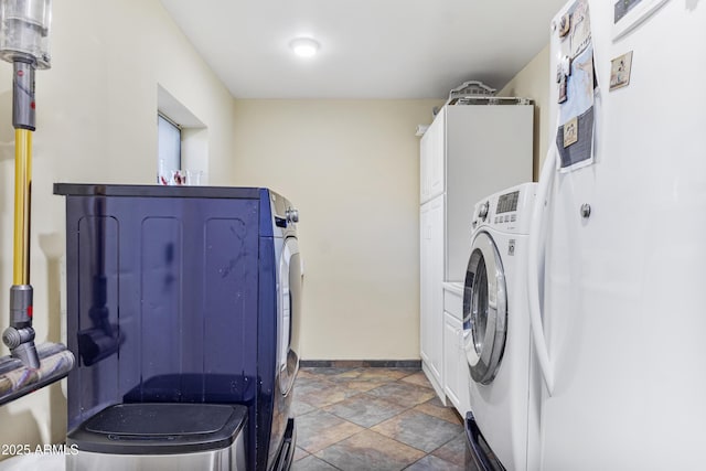 laundry room with washer / dryer, cabinet space, and baseboards