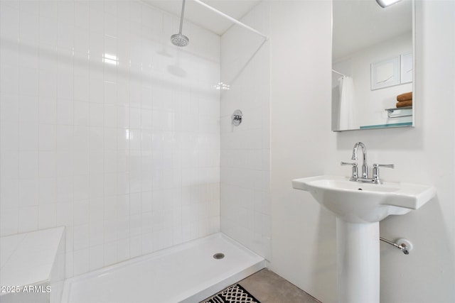 905 E Coronado Rd, Phoenix, AZ 85006 - bathroom with a tile shower and tile patterned floors