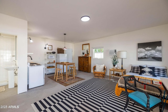 905 E Coronado Rd, Phoenix, AZ 85006 - living area featuring light carpet