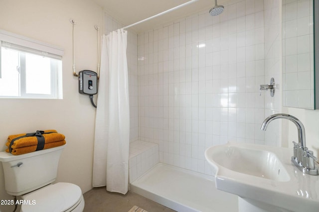 905 E Coronado Rd, Phoenix, AZ 85006 - full bath featuring a sink, toilet, and a tile shower