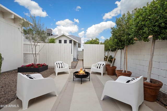 905 E Coronado Rd, Phoenix, AZ 85006 - fenced backyard featuring a patio and a fire pit