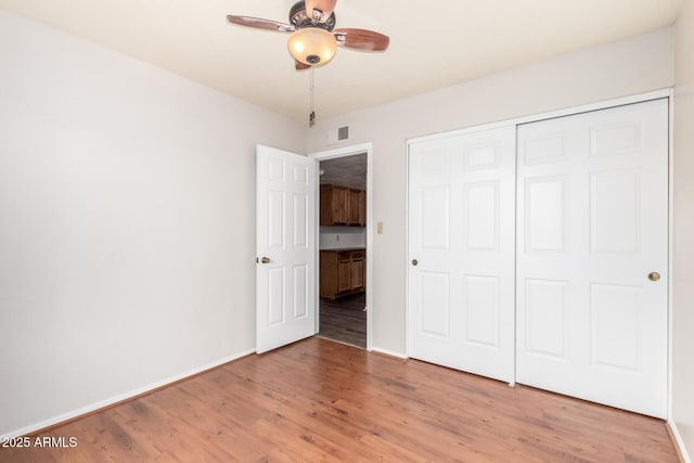 16638 N 46th Ln, Glendale, AZ 85306 - unfurnished bedroom with light wood-style floors, ceiling fan, a closet, visible vents, and baseboards