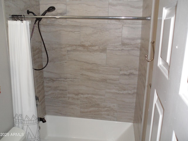 1333 N Higley Rd Unit 7, Mesa, AZ 85205 - full bathroom with toilet and shower / bath combo with shower curtain