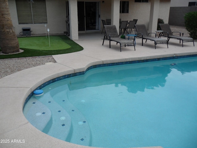 1333 N Higley Rd Unit 7, Mesa, AZ 85205 - outdoor pool featuring a putting green and a patio area