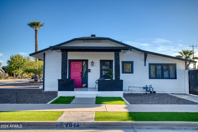 view of front of home featuring a porch