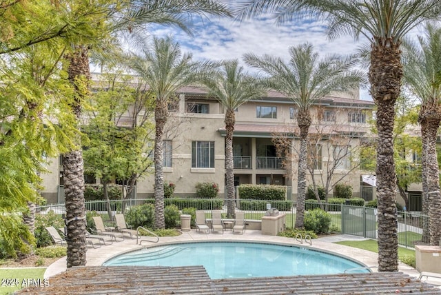 815 E Rose Ln Unit 105, Phoenix, AZ 85014 - community pool featuring a patio and fence
