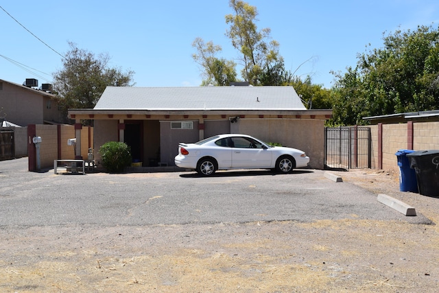 view of front of property