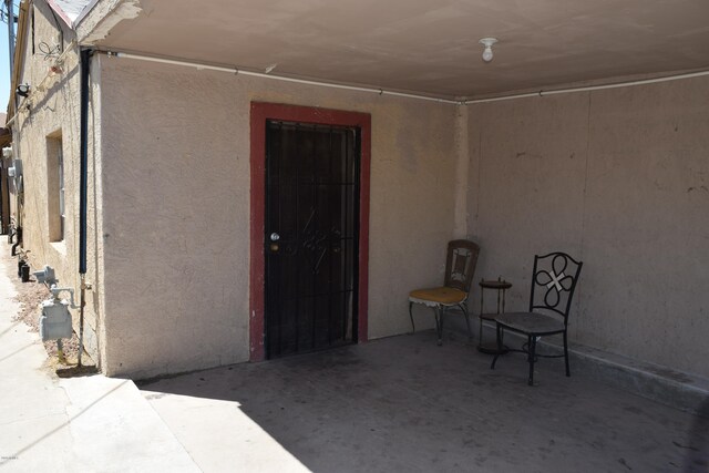 property entrance featuring a patio area