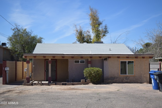 view of front of property