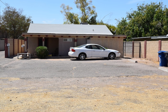 view of front of property