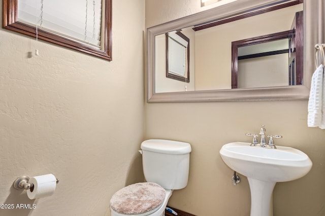 11237 N 15th Ln, Phoenix, AZ 85029 - bathroom featuring toilet and a sink