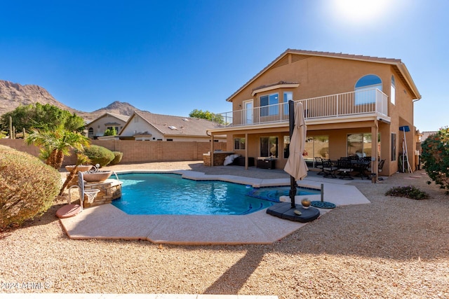 view of pool featuring a hot tub and a patio area