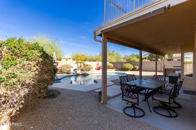 view of patio featuring a fenced in pool