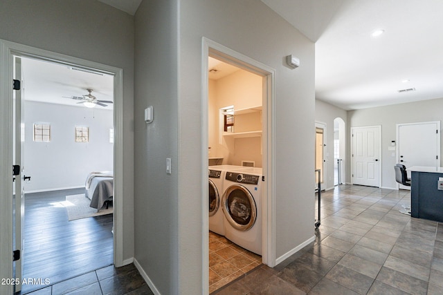 clothes washing area with washing machine and dryer and ceiling fan