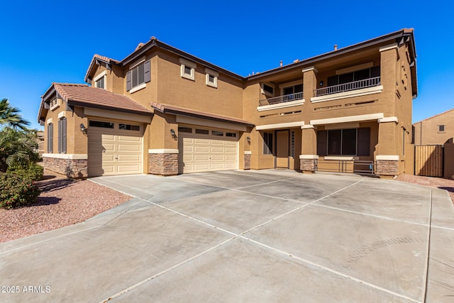 view of front of property featuring a balcony