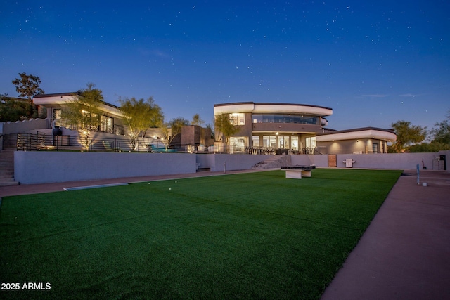 3282 E Palo Verde Dr, Paradise Valley, AZ 85253 - view of yard at dusk