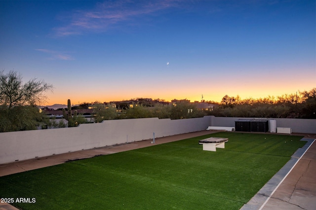 3282 E Palo Verde Dr, Paradise Valley, AZ 85253 - view of yard at dusk