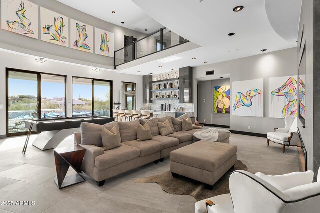 3282 E Palo Verde Dr, Paradise Valley, AZ 85253 - living room featuring indoor bar and a towering ceiling
