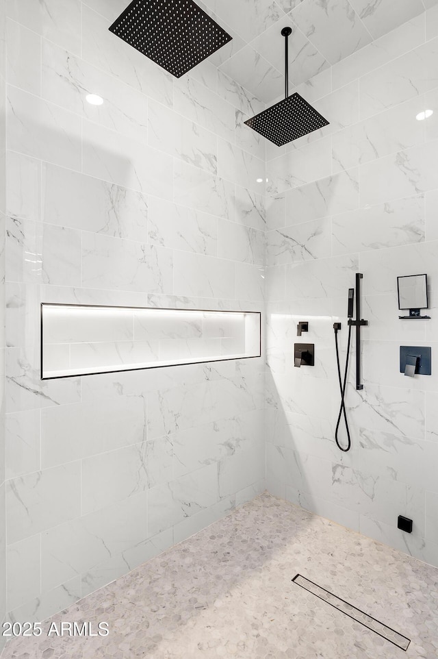 3282 E Palo Verde Dr, Paradise Valley, AZ 85253 - bathroom with a tile shower