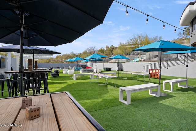3282 E Palo Verde Dr, Paradise Valley, AZ 85253 - surrounding community featuring a lawn