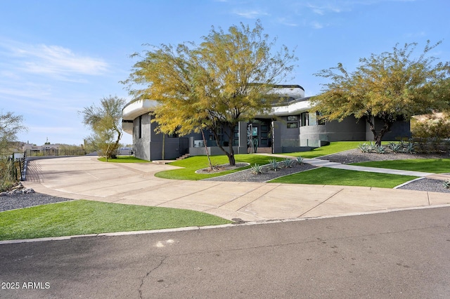 3282 E Palo Verde Dr, Paradise Valley, AZ 85253 - view of property hidden behind natural elements with a front lawn
