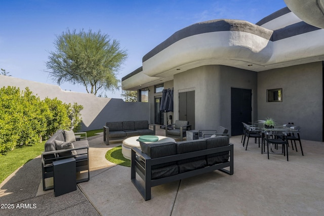 3282 E Palo Verde Dr, Paradise Valley, AZ 85253 - view of patio / terrace featuring outdoor lounge area