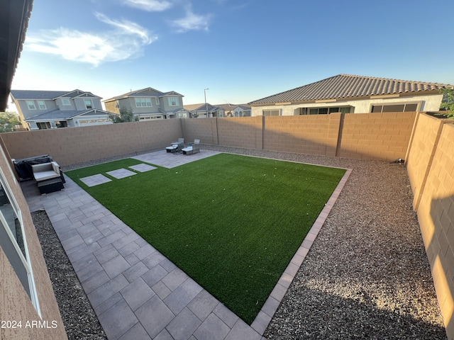 view of yard featuring a patio area