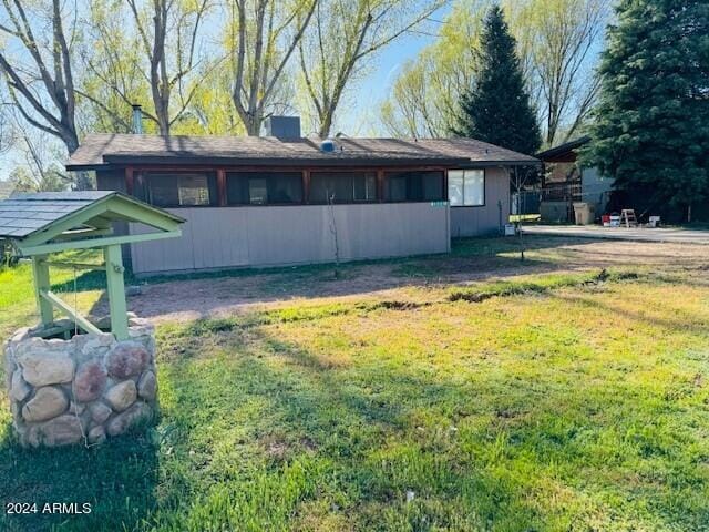 view of front of home with a front lawn