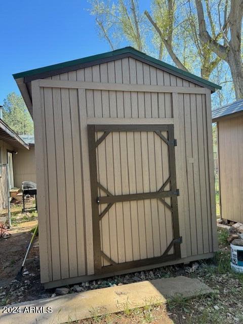 view of shed / structure