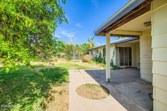 3944 E Oak St, Phoenix, AZ 85008 - view of yard featuring a patio area