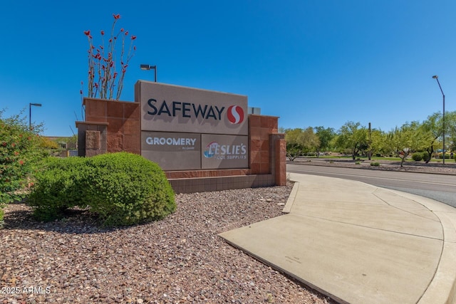 view of community / neighborhood sign