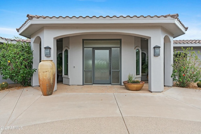 property entrance featuring a patio