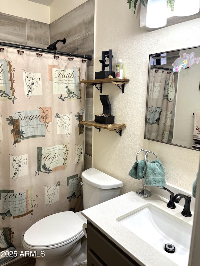 bathroom with a shower with shower curtain, vanity, and toilet