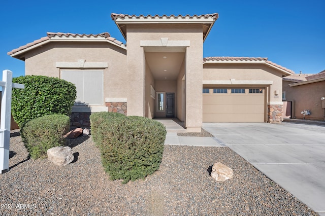 view of front facade with a garage