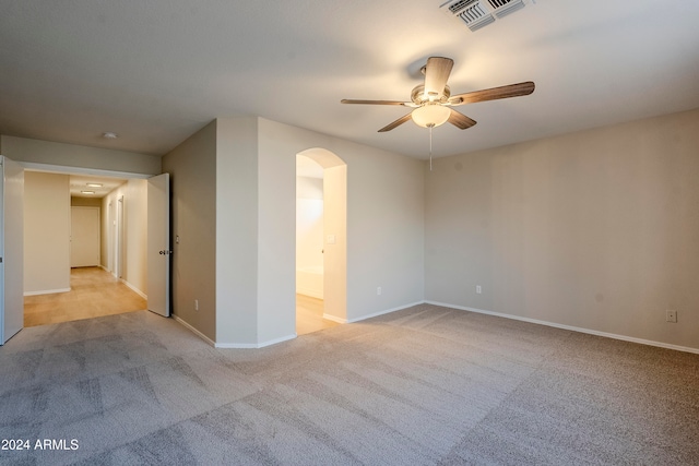 unfurnished room with light carpet and ceiling fan