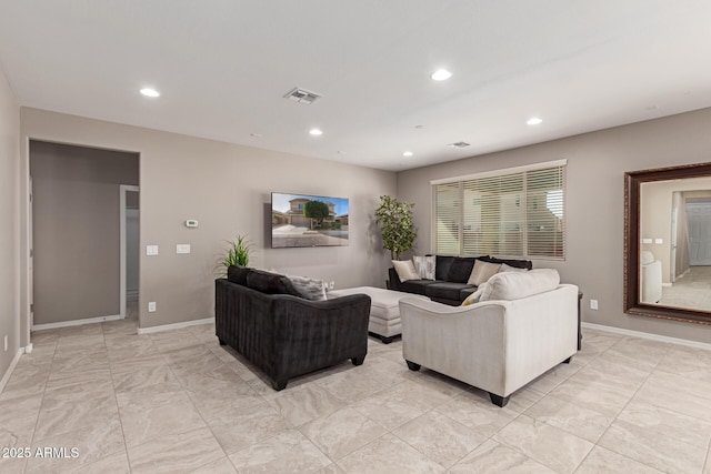living room featuring recessed lighting, visible vents, and baseboards