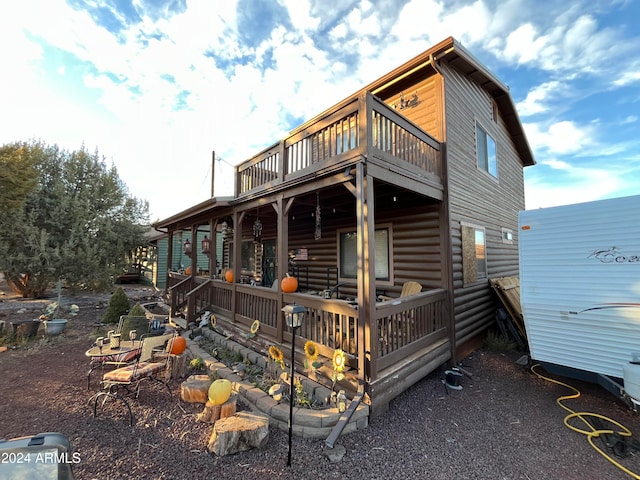 view of front of house featuring a wooden deck