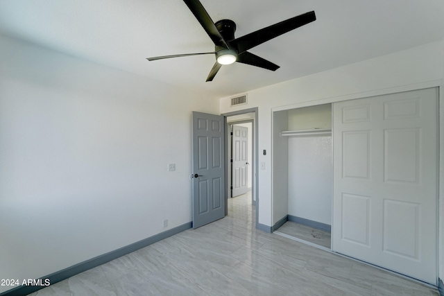 unfurnished bedroom featuring ceiling fan and a closet