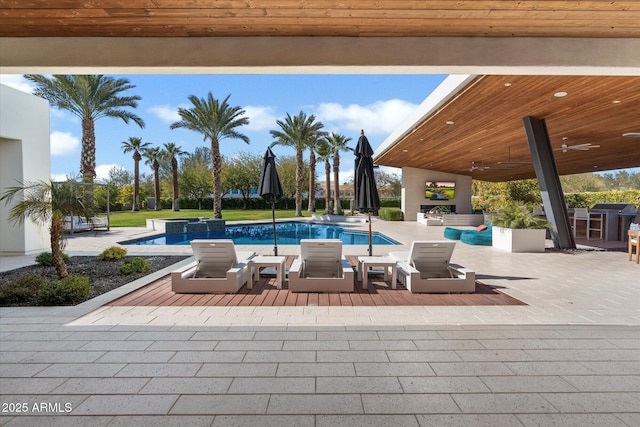 view of swimming pool with an in ground hot tub and a patio area