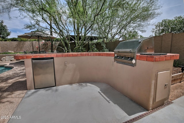 9476 E Laurel Ln, Scottsdale, AZ 85260 - fenced backyard featuring a patio area