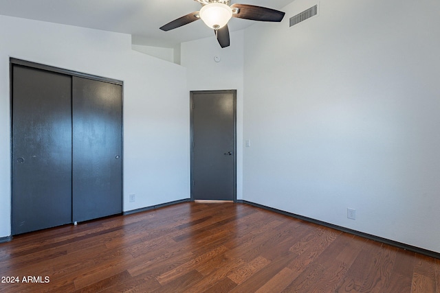 unfurnished bedroom featuring ceiling fan, dark hardwood / wood-style floors, and a closet