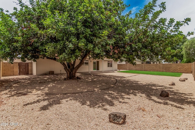 9414 N 50th Dr, Glendale, AZ 85302 - view of yard with a patio