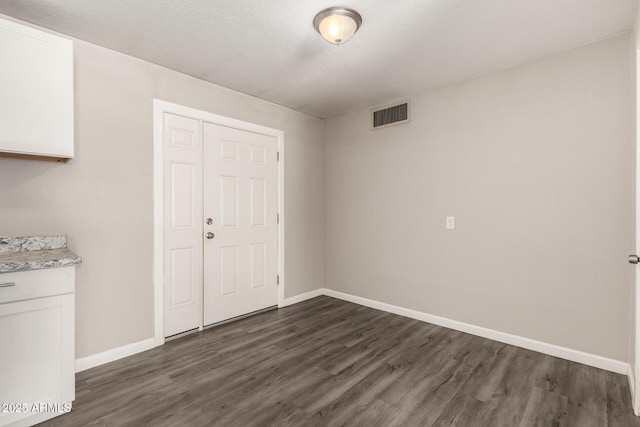 6139 N 31st Dr, Phoenix, AZ 85017 - interior space featuring baseboards, dark wood finished floors, and visible vents