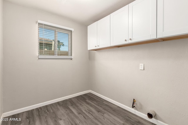 6139 N 31st Dr, Phoenix, AZ 85017 - laundry area featuring cabinet space, baseboards, gas dryer hookup, and dark wood-type flooring