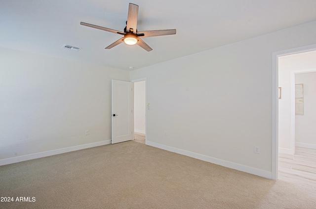 unfurnished room featuring ceiling fan and light colored carpet